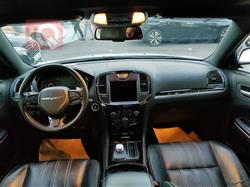 کرایسلەر 300